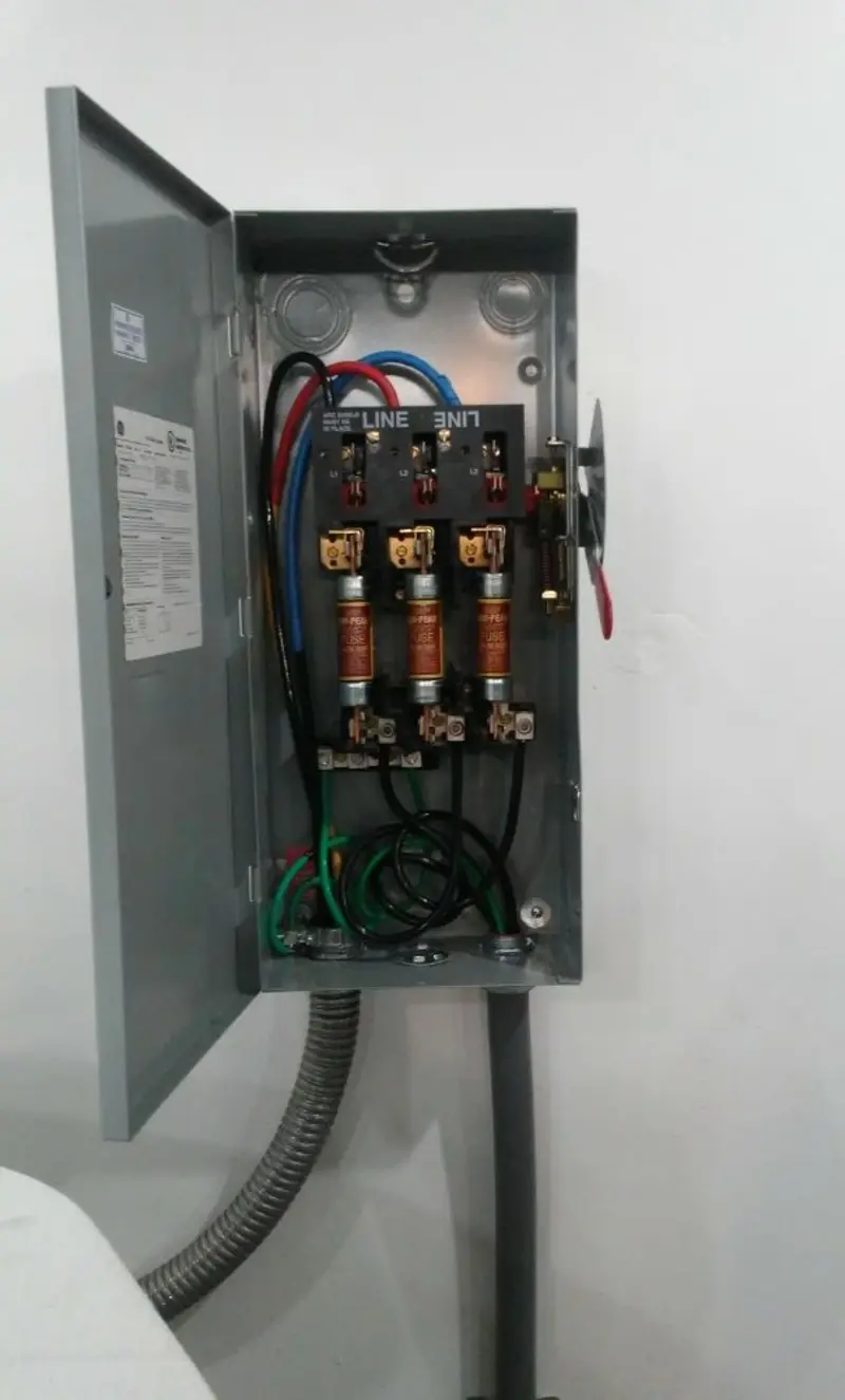 Three-phase disconnect switch installed for Electrical Wiring & Rewiring in Buenaventura Lakes